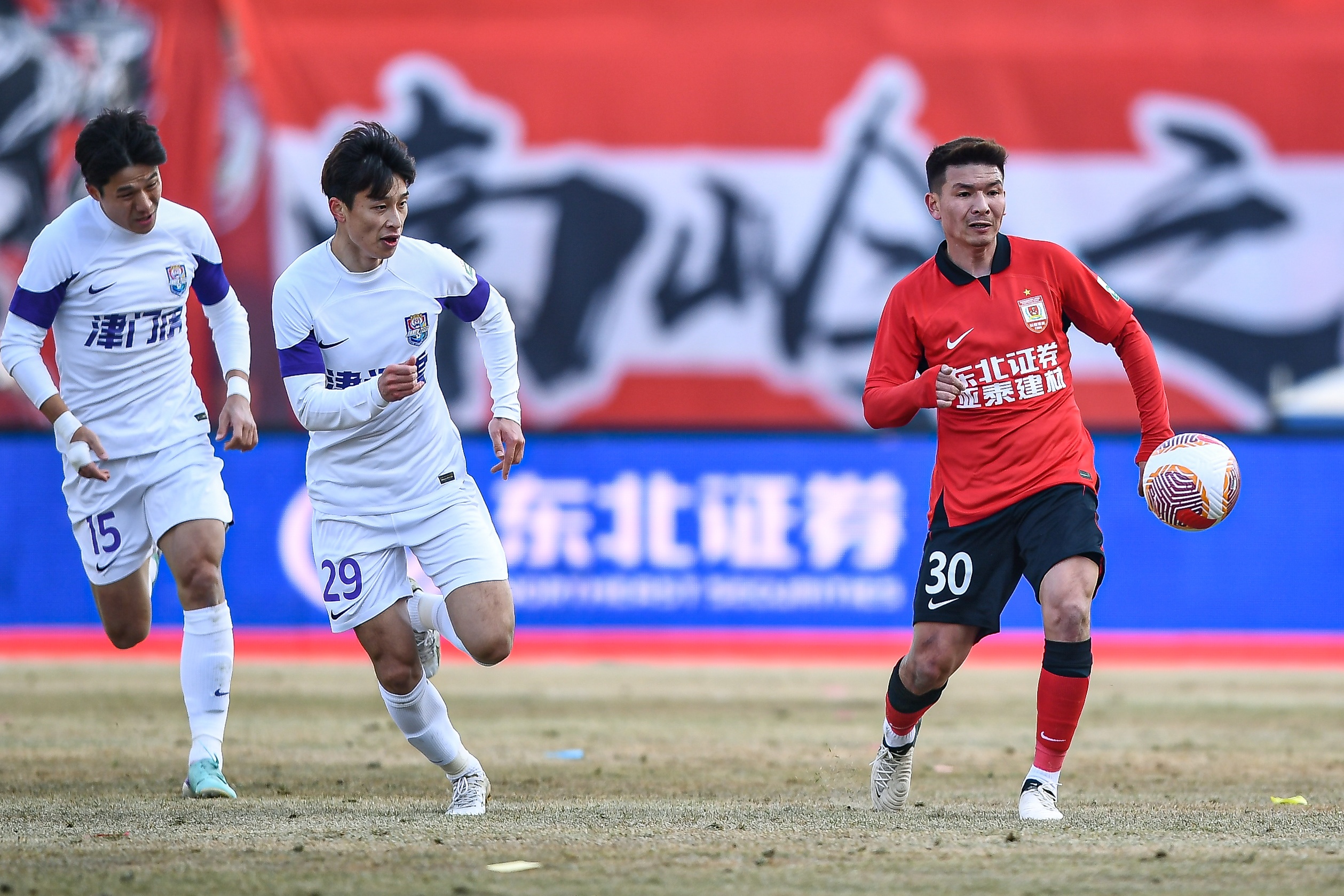 記者：津門虎熱身賽2-1戰(zhàn)勝亞泰，哈達(dá)斯和王秋明進(jìn)球